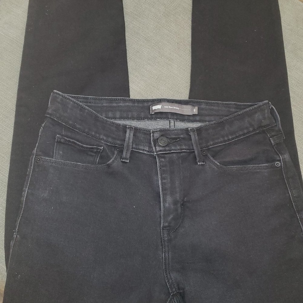 Levis skinny fit-----size 6